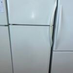 FRIGIDAIRE FRIGIDAIRE Fridge Top Freezer - 30" Classic Reversible Design Fridge