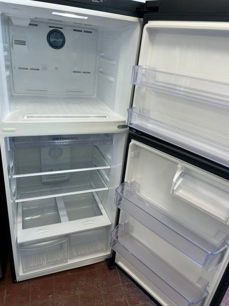 SAMSUNG Fridge - View 2