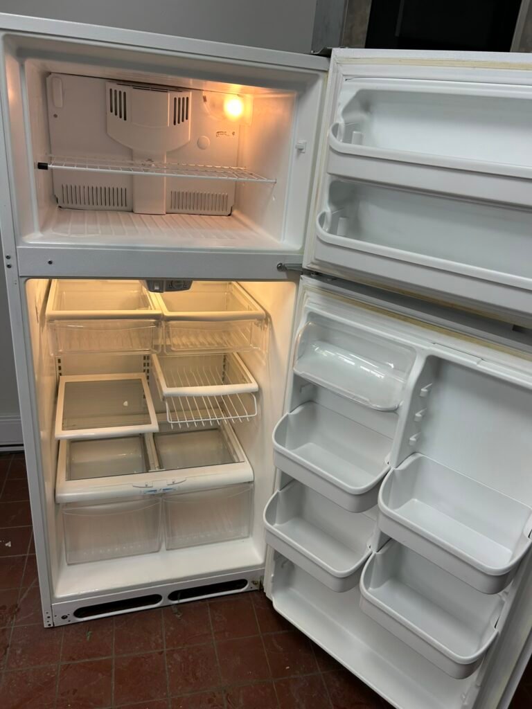 FRIGIDAIRE Fridge - View 2