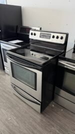 FRIGIDAIRE FRIGIDAIRE Modern Design – VF81928523 Stove - View 3