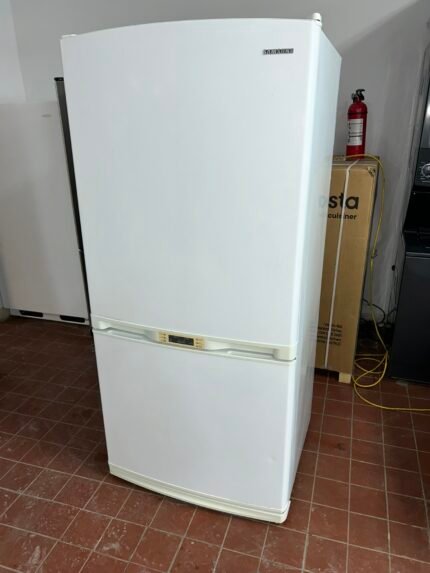 SAMSUNG Fridge - View 2
