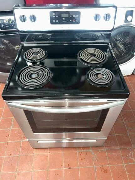 FRIGIDAIRE Stove