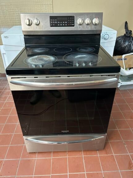 FRIGIDAIRE Stove