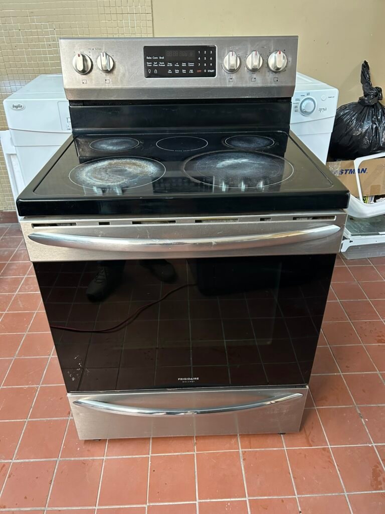 FRIGIDAIRE Stove