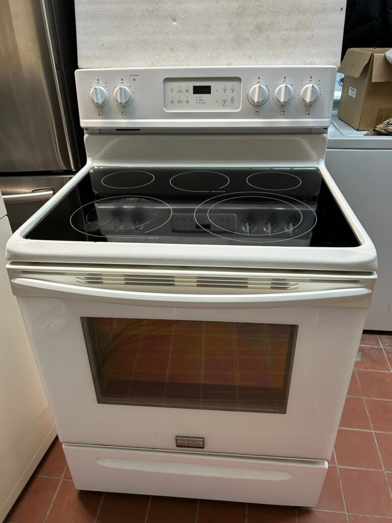 FRIGIDAIRE Stove