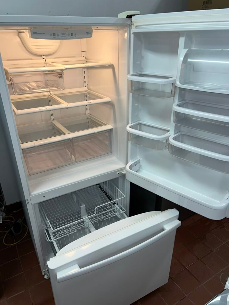 WHIRLPOOL Fridge - View 2