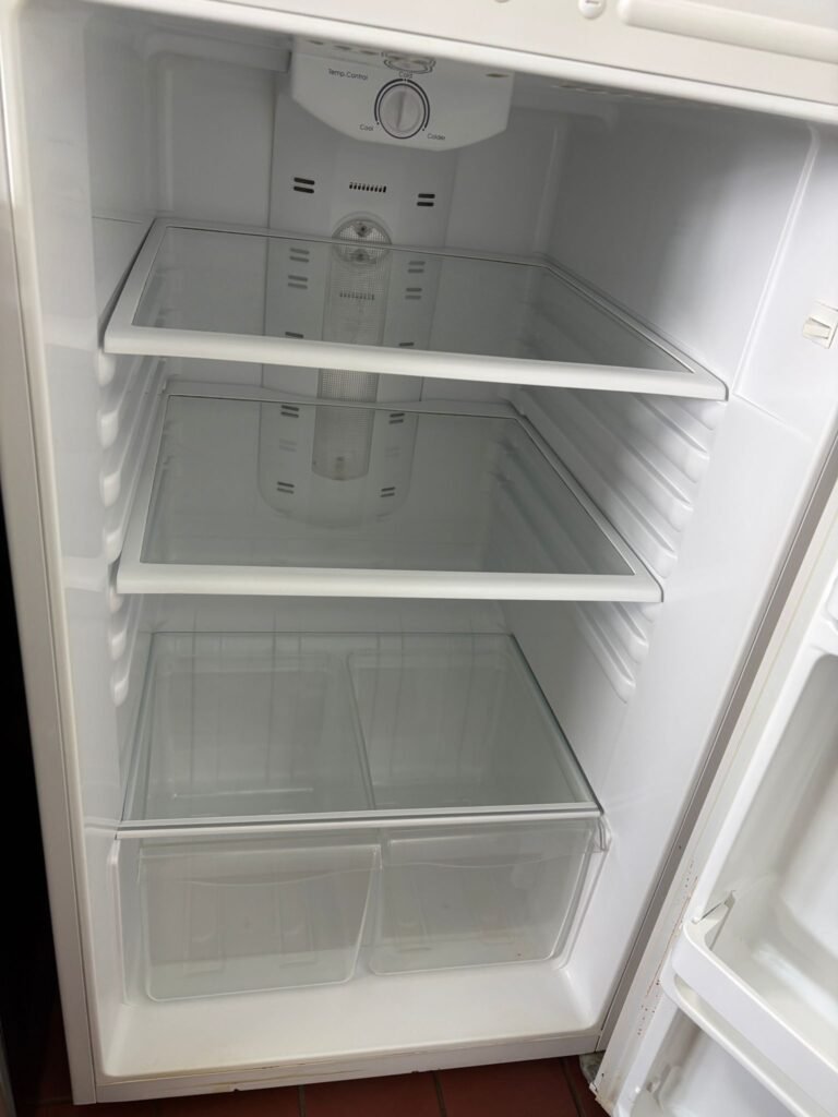 FRIGIDAIRE Fridge - View 2