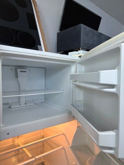 WHIRLPOOL Fridge - View 2