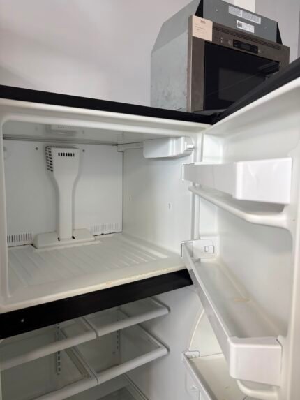 WHIRLPOOL Fridge - View 2