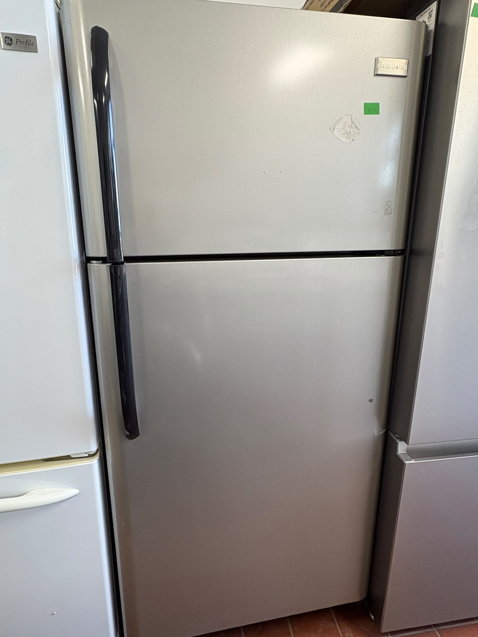 FRIGIDAIRE Fridge FRIGIDAIRE Fridge