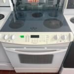FRIGIDAIRE Stove