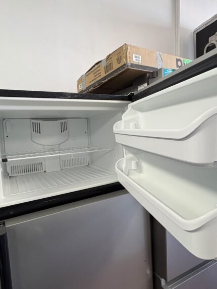 FRIGIDAIRE Fridge - View 2