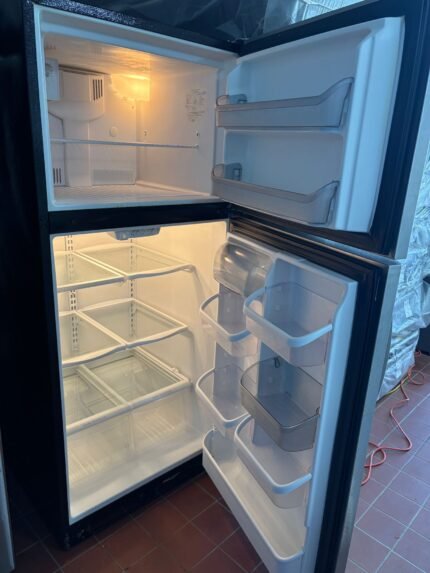FRIGIDAIRE Fridge - View 2