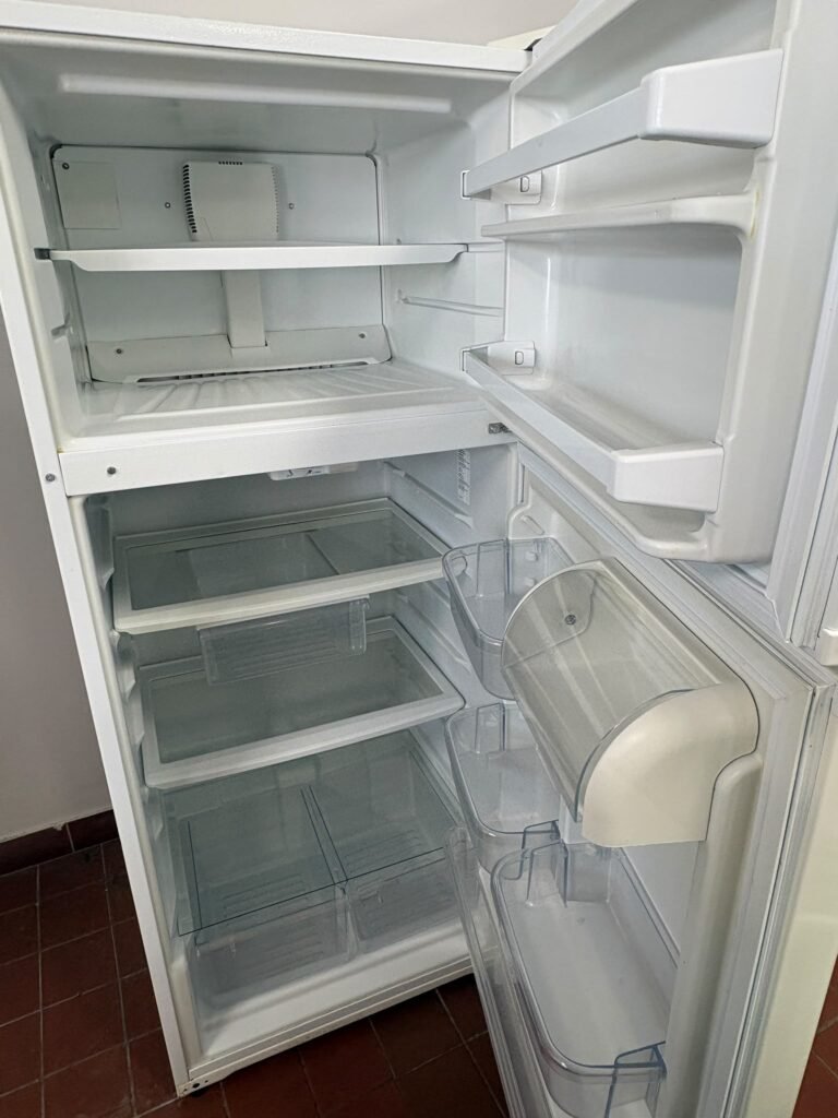 WHIRLPOOL Fridge - View 2