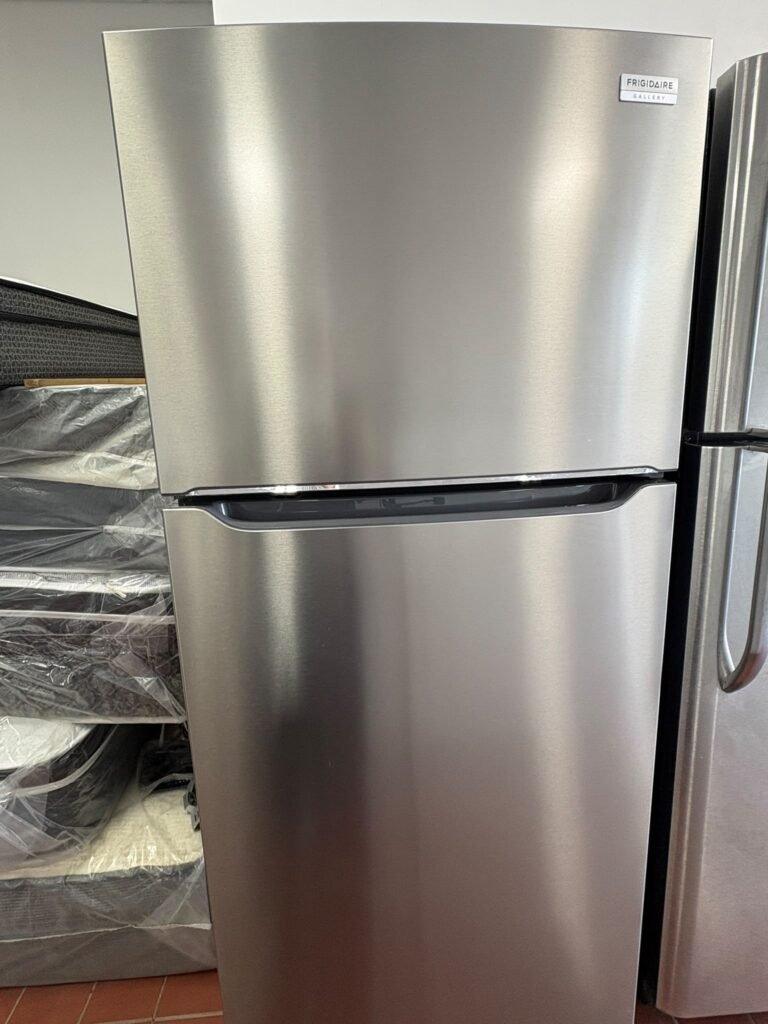 FRIGIDAIRE Fridge