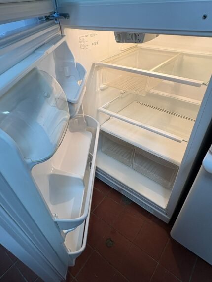 FRIGIDAIRE Fridge - View 2