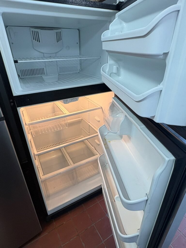 FRIGIDAIRE Fridge - View 2