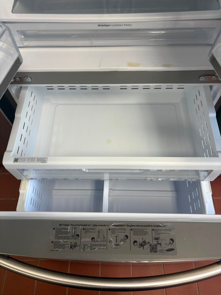 SAMSUNG Fridge - View 2